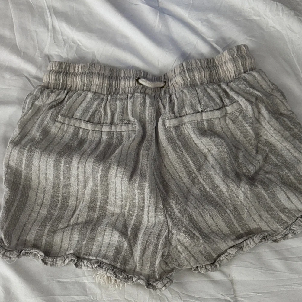 SO Women's High Waist Gray Striped Shorts - Picture 3 of 3